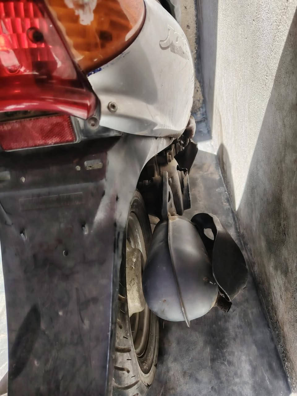 موطور زنبور للبيع ياباني نضيفه شغاله مكينه ناعمه السعر 100 بي مجال مكاني ديالى بلدروز رقم ***********
