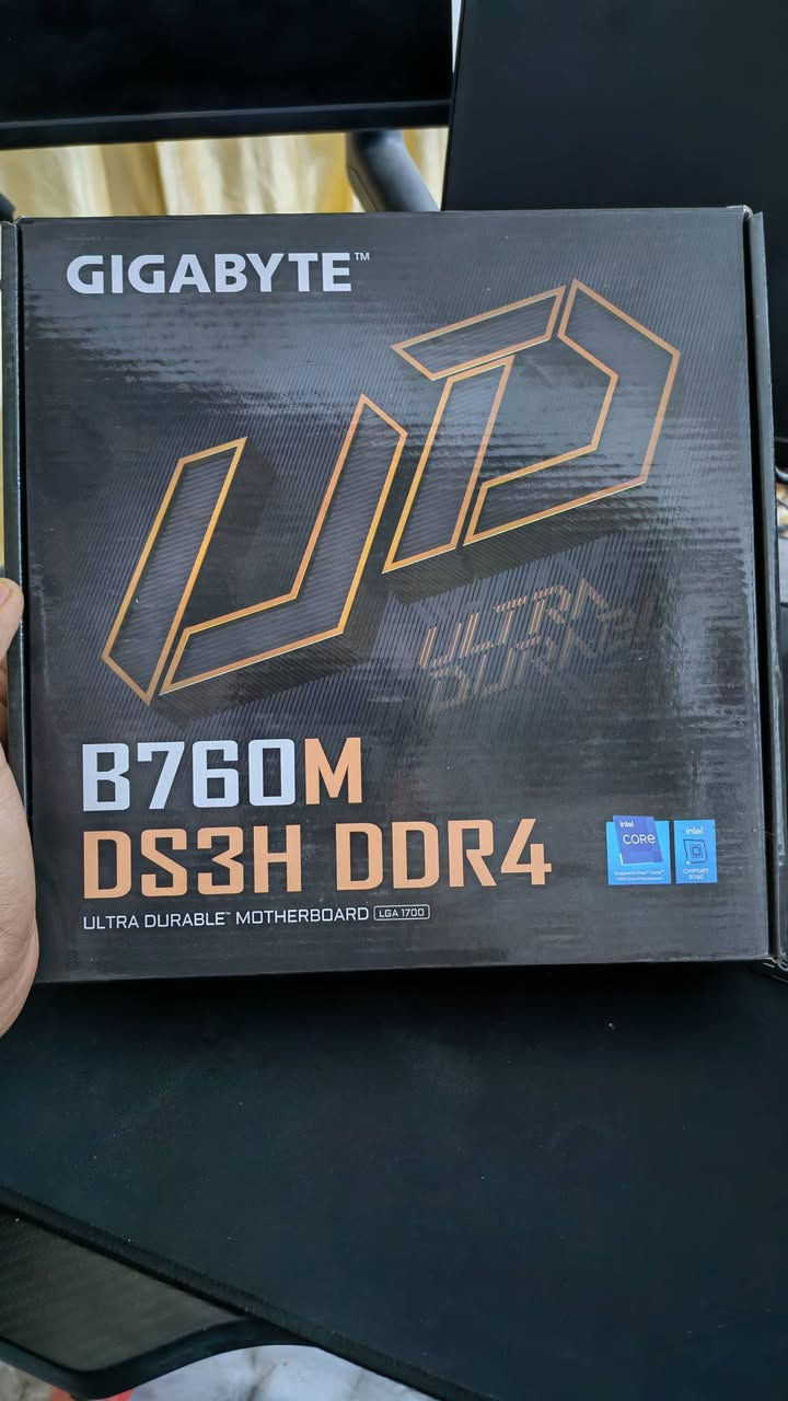 السلام عليكم
PC gaming
معالج Intel Core i7-12700KF
كرت شاشة Gigabyte RTX 4070 Super 12GB (3 Fan)
مذربورد B760
رام 32GB DDR4
SSD M.2 1TB (سرعة عالية)
كيس MSI 4 مراوح RGB
تبريد هوائي DeepCool
بور سبلاي 700W


**إذا كنت صاحب هذا الإعلان وتريد حذفه لأي سبب، رجاءا أرسل رسالة إلى الدعم الفني**