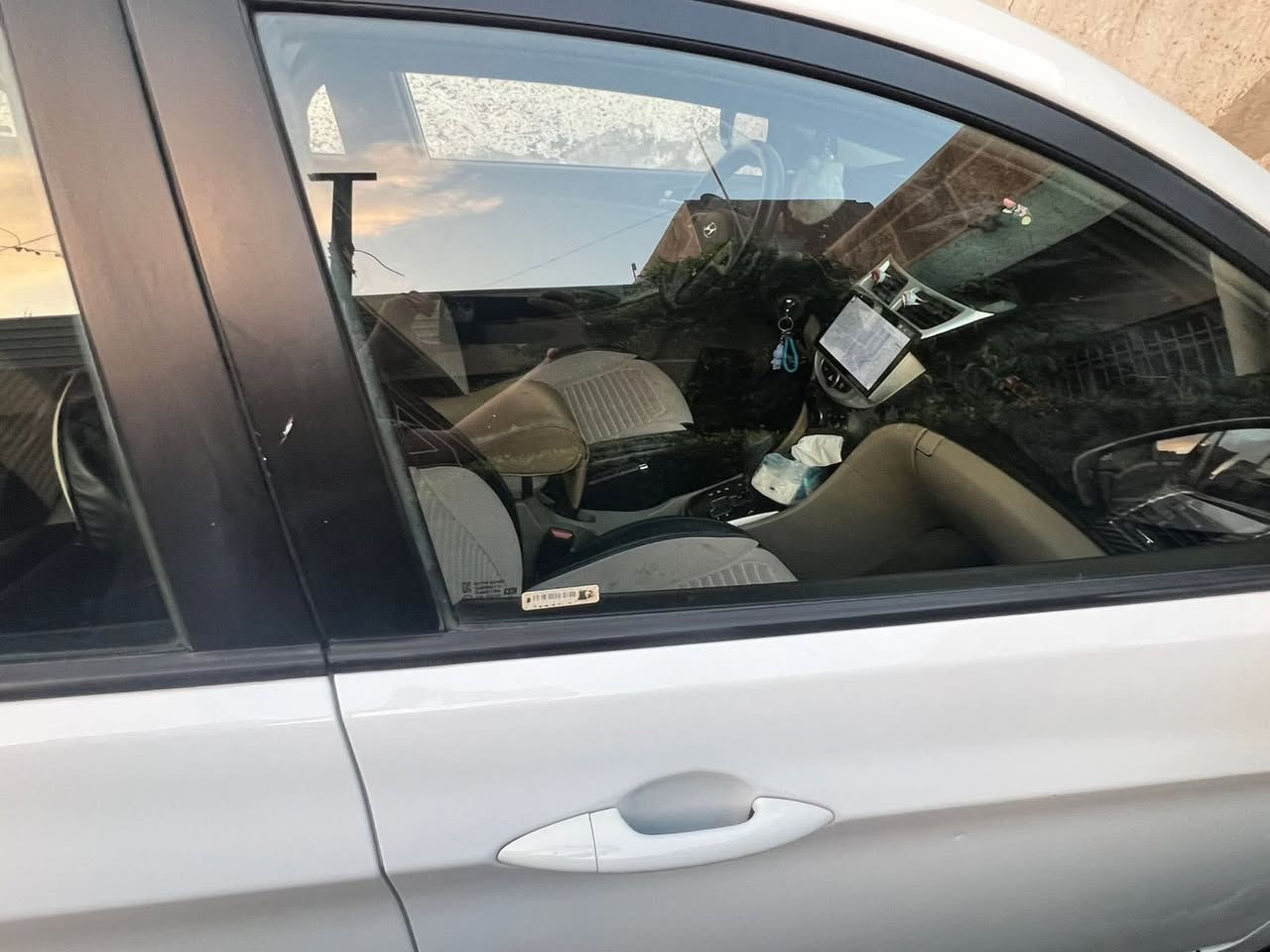 اكسنت خليجي 2016 ماشيه 62 … سعر 120 ورقه بيها مجال بسيط اي تفاصيل اخرى الاتصال ع الرقم *********** عنوان بغداد / زيونه
