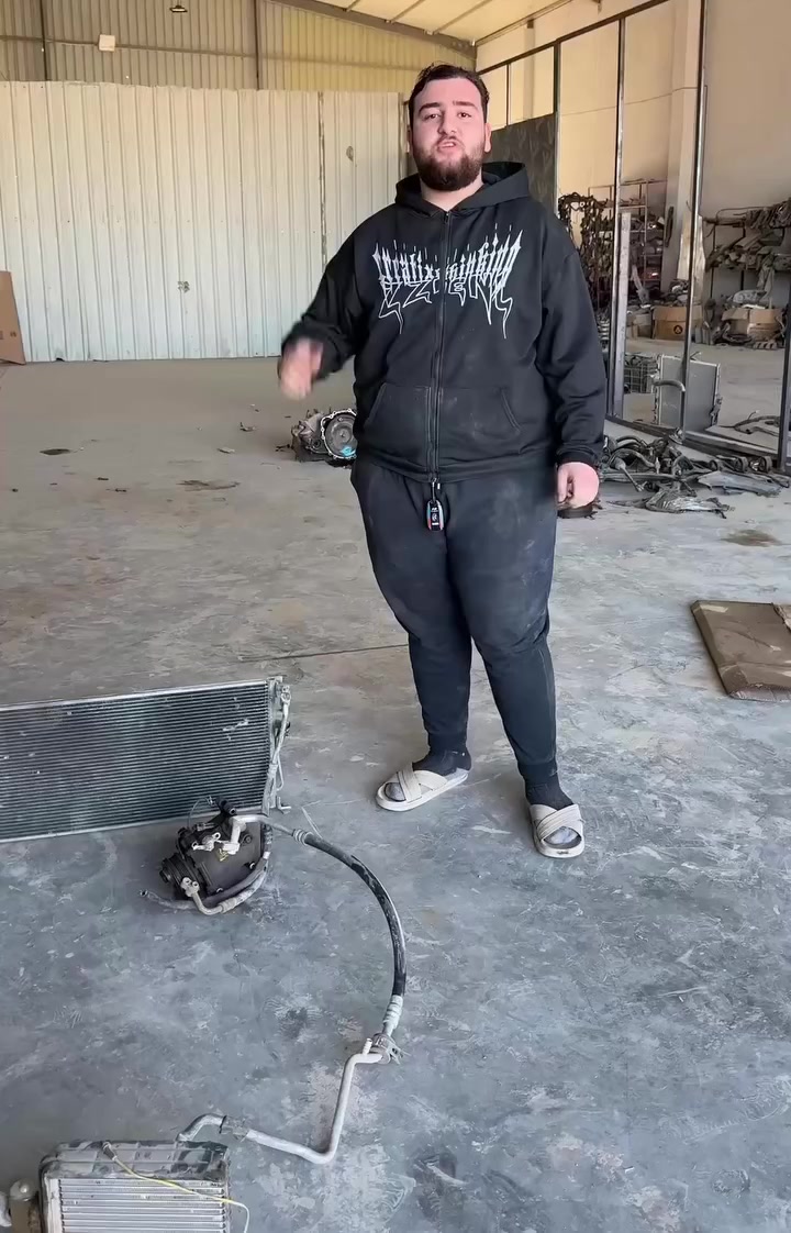 شلون الشباب اول العروض للتبريد
تعيار حساس الحراره والبروده (يعني انسى الفصله لو الحراره ٥٠)

فتح فريز وتنضيفه بدون فتح دشبول يعني لا طكطكه ولا ناسي برغي 

مواد تنضيف  مختصه +غاز فرنسي R134  بدون حمل عل مكينه 

مكاني ديالى بعقوبه الصناعه الثالثه ***********
