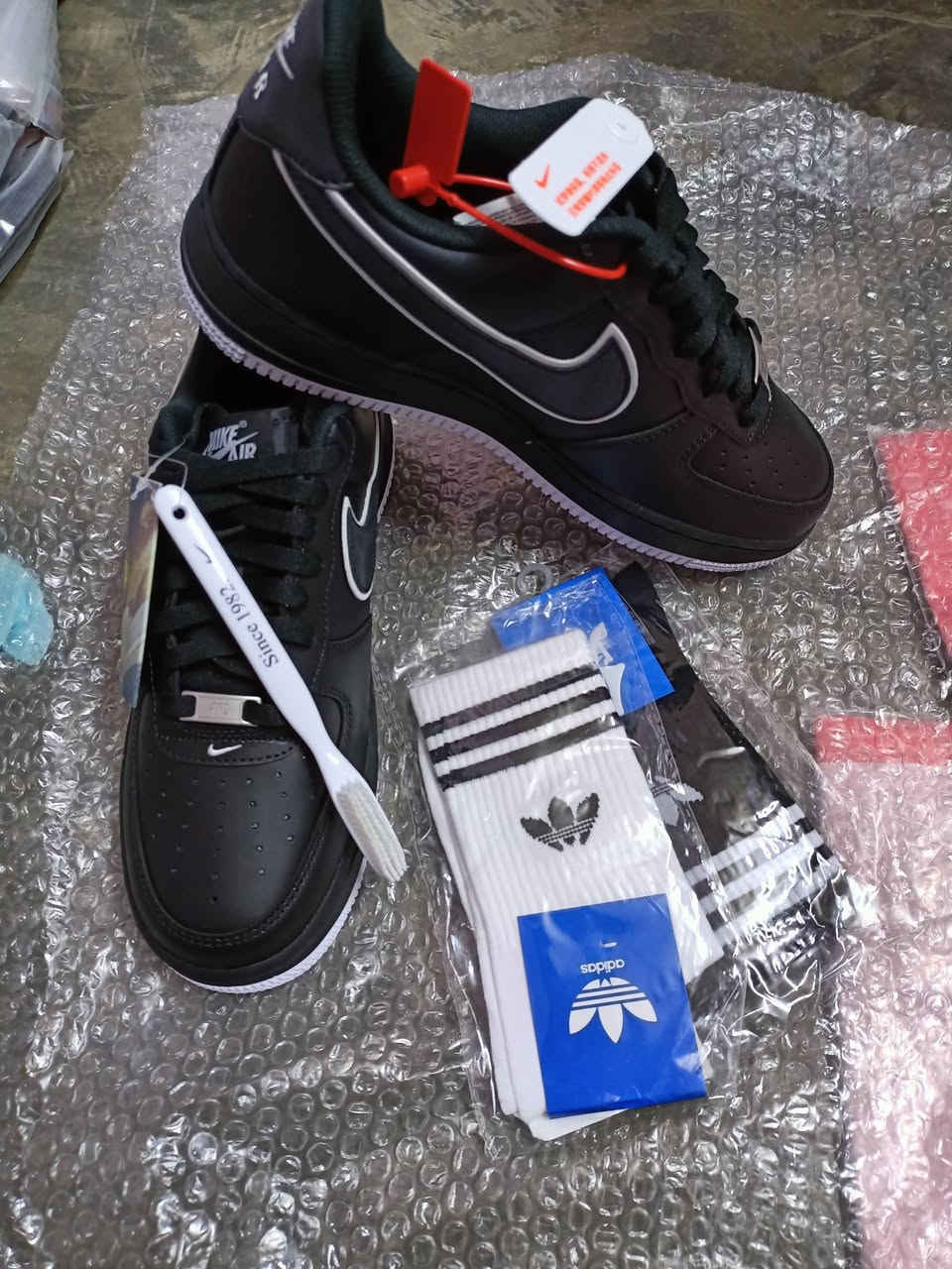 👟 حذاء Nike Air Force 1 (أسود ملكي) + هدايا مميزة! ✨
لأصحاب الذوق الرفيع والستستايل الأنيق، متوفر الآن حذاء Nike Air Force 1 باللون الأسود الفخم مع كامل ملحقاته وبأعلى جودة

السعر 50 الف


**إذا كنت صاحب هذا الإعلان وتريد حذفه لأي سبب، رجاءا أرسل رسالة إلى الدعم الفني**