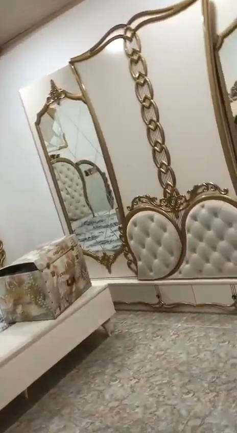 غرفة تركي نضيفة جداا مابيه كل ضرر فقط باب الميز يدزله ضب ٦قطع الغرفة جبيرة سعره ٣٩٠وبيه مجال مستعجلين على بيع جدا مكانه نجف


**إذا كنت صاحب هذا الإعلان وتريد حذفه لأي سبب، رجاءا أرسل رسالة إلى الدعم الفني**