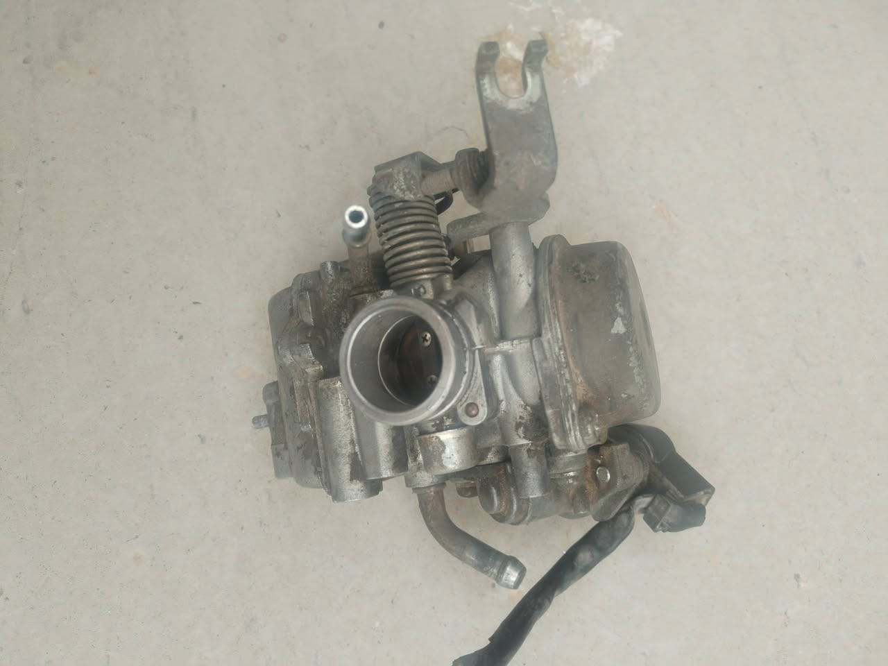 سلام عليكم كابريتر بوليس مال تفصيخ شغال كلشي مابي البيع قيم واخذ مكاني بغداد الشعب ***********
