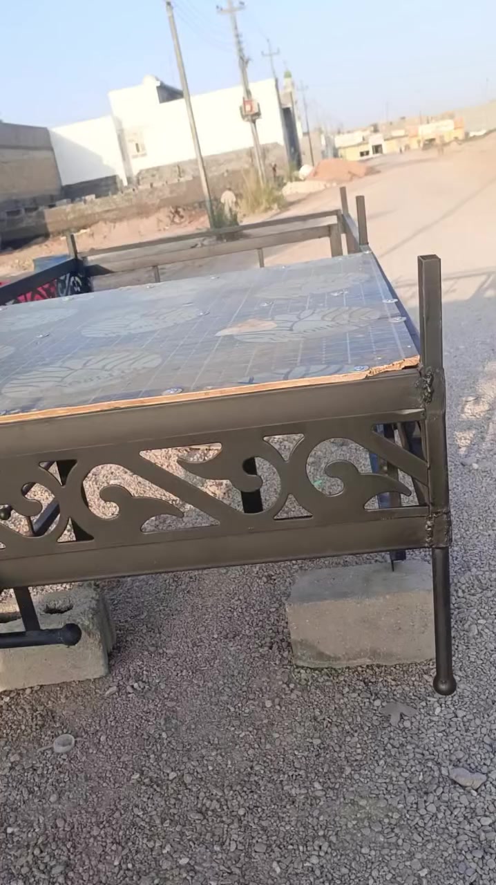 محجل للبيع تفصال جديد حديد وسط مكان الخمسه كيلو قرب مطعم حجي محمد سعر 200وبيه مجال  رقم الهاتف ***********
