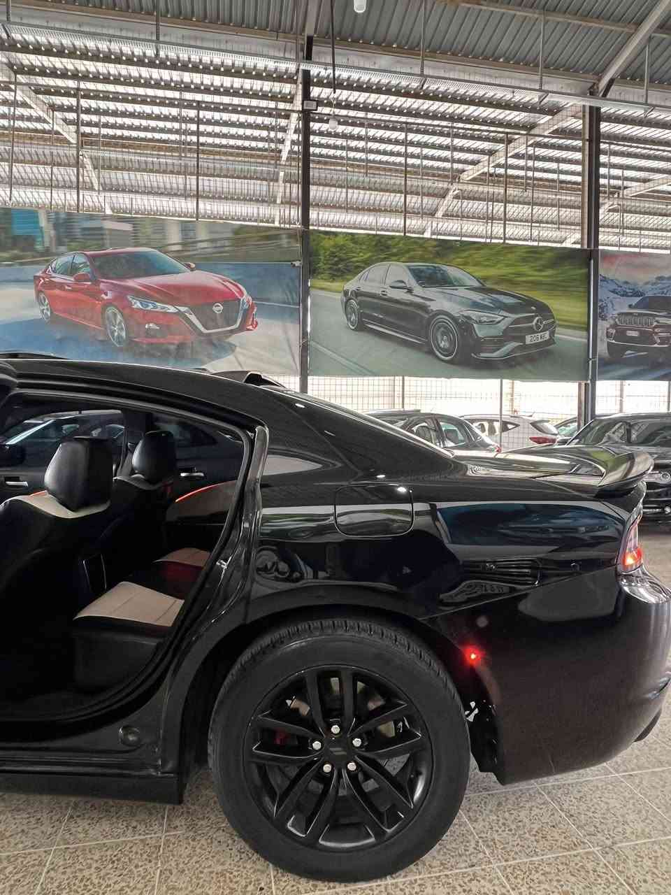 دؤج جارجر ٢٠١٦سيارة كلين
فول مواسفات 
سيارة بدون سبغ بدون بارد 
بس واحيد شخط صغير بي 
محرك حدادية كلة بشرت 
تبريت كلة بشرت ٤ تيارات جديد 
سيارة رقم سنةوية هزةكلة جديد
سيارة حلوو سيارة جديدة 
بدون سبغ بدون بارد 
گير محرك كلة برشت 
***********عندي واتساب
