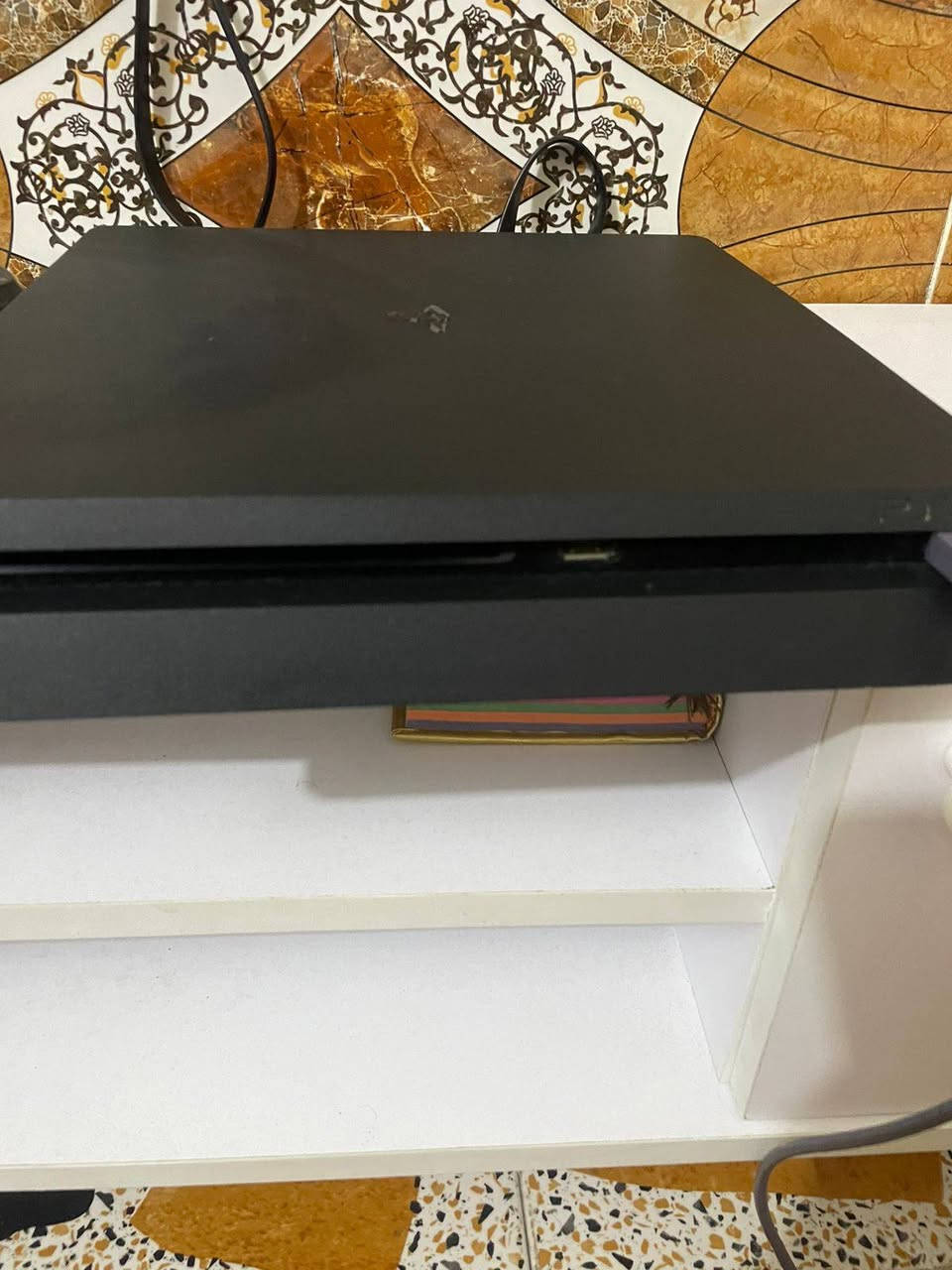 بلي 4 سلم مهكر نظام 9.00 افضل نظام 
مساحه 1 تيرا جويستكات ثنين 
الجهاز نضيف جدا شبه الجديد لا مفتوح ولا مصلح نهائيا 
بي اهواي العاب قويه مهكر 
عنوان بغداد متواجد خاص وتساب ***********
