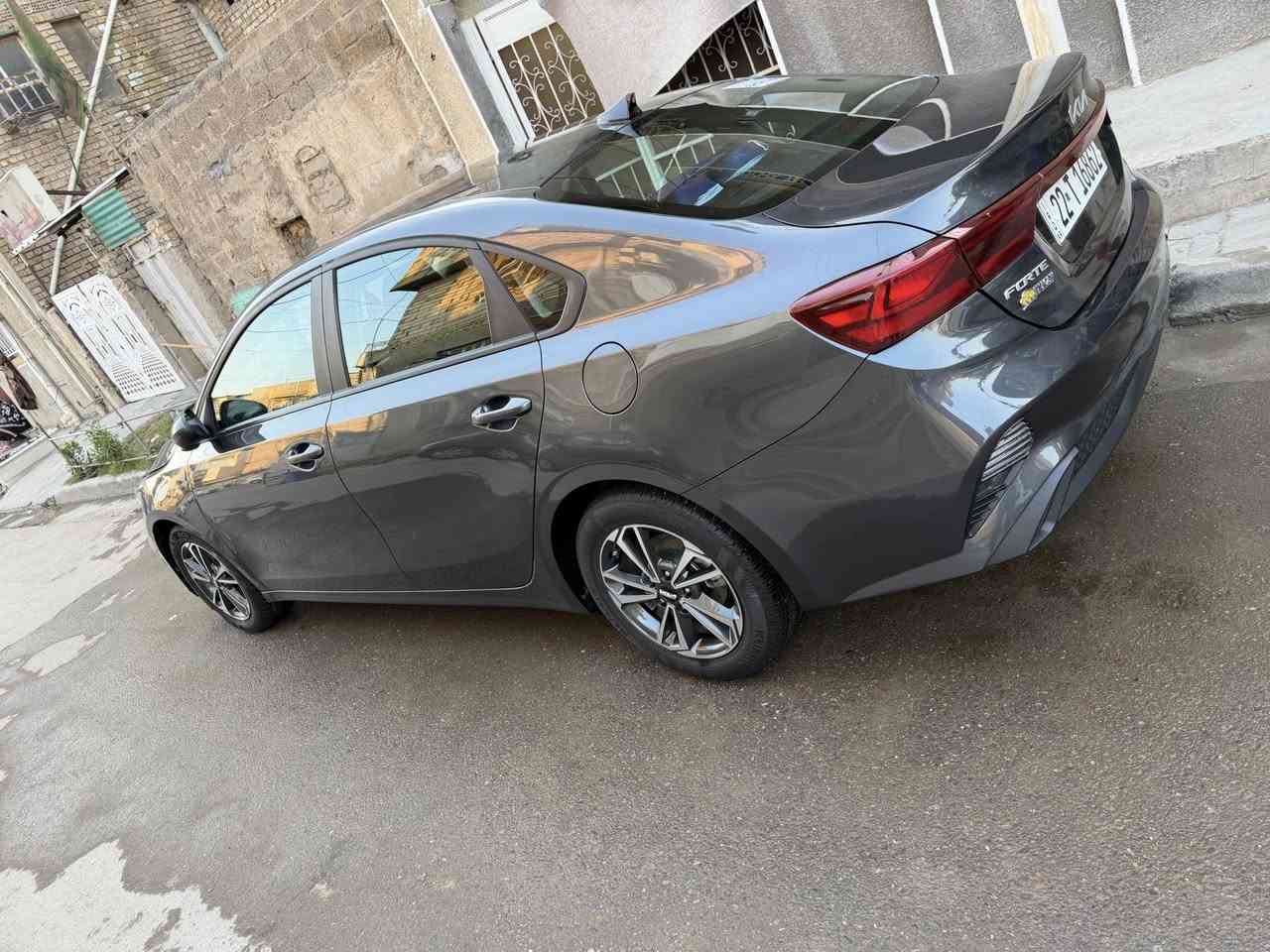 للبيع كيا فورتي 2024 سيارة جديدة بدون نقص بيها فقط جاملغ جهة السايق صبغ فقططط سياره زلغ مابيها ترقيم جديد على ايدي  اربيل انكليزي باسمي هزة جديده ورقم جديد ماشية 20 توجد بيها سبير وعده جديده ودوشمه جديده مكانها الاعظمية للاستفسار الاتصال ***********
ملاحضه : السياره للبيع فقط بدون مراوس
