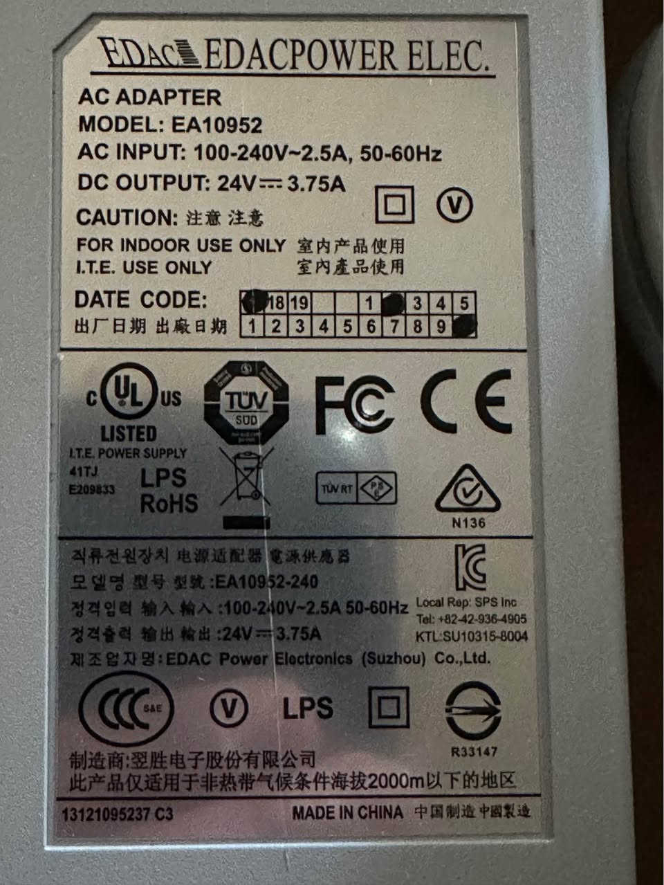 کوردی:
ئاداپتەر و شەحنکەرەوەی ئەسڵی EDAC 24V 3.75A بۆ ڕۆبۆتی ECOVACS WINBOT

ئاداپتەر و بەرهەمهێنەری وزەی (AC Adapter/Power Supply) ئەسڵی و کواڵێتی بەرزی براندی EDACPOWER ELEC. ئەم شەحنکەرەوەیە بە تایبەتی بۆ ڕۆبۆتەکانی پاککەرەوەی جامی جۆری ECOVACS WINBOT دیزاین کراوە بۆ دابینکردنی وزەیەکی جێگیر و سەلامەت.
 مۆدێلە گونجاوەکان:
 بە تەواوی گونجاوە بۆ ڕۆبۆتەکانی ECOVACS WINBOT مۆدێلەکانی: W920, W950, 880 WI, WB10, W836 و چەندین مۆدێلی تر.
 تایبەتمەندییە تەکنیکییەکان:
 ڤۆڵتیەی چوونەژوورەوە (Input): 100-240V ~ 2.5A, 50-60Hz (گونجاوە بۆ کارەبای نیشتمانی).
 ڤۆڵتیەی چوونەدەرەوە (Output): 24V 3.75A (تەزووی بەردەوام DC).
 توانا (Power): 90W (٩٠ وایت).
 مۆدێلی ئاداپتەر: EA10952 / EA10952E / EA10952-240.
 جۆری پلاک: خاوەن سەری قفڵدار بۆ ڕێگریکردن لە لێبوونەوە لە کاتی کارکردنی ڕۆبۆتەکەدا.

 العربي (Arabic)
شاحن ومحول طاقة أصلي EDAC 24V 3.75A لملحقات روبوت ECOVACS WINBOT

محول طاقة وشاحن أصلي (Original AC Adapter Power Supply) من شركة EDAC الشهيرة. مصمم بجودة تصنيع عالية ليوفر تيارًا مستقرًا وحماية متكاملة لروبوتات تنظيف الزجاج الذكية من إيكوفاكس وينبوت.
 الأجهزة المتوافقة:
 متوافق تماماً مع روبوتات تنظيف النوافذ ECOVACS WINBOT بموديلاتها: W920, W950, 880 WI, WB10, W836 وغيرها.
 المواصفات الفنية:
 الجهد الداخل (Input): 100-240 فولت ~ 2.5 أمبير، 50-60 هرتز.
 الجهد الخارج (Output): 24 فولت 3.75A أمبير (تيار مستمر DC).
 القدرة الكهربائية: 90 واط (90W).
 رقم الموديل (Model): EA10952 / EA10952E.
 نوع المقبس: مزود بسلك توصيل ذو قفل أمان لضمان عدم انفصال الشاحن أثناء حركة الروبوت على الزجاج. السليمانية, العراق


**إذا كنت صاحب هذا الإعلان وتريد حذفه لأي سبب، رجاءا أرسل رسالة إلى الدعم الفني**