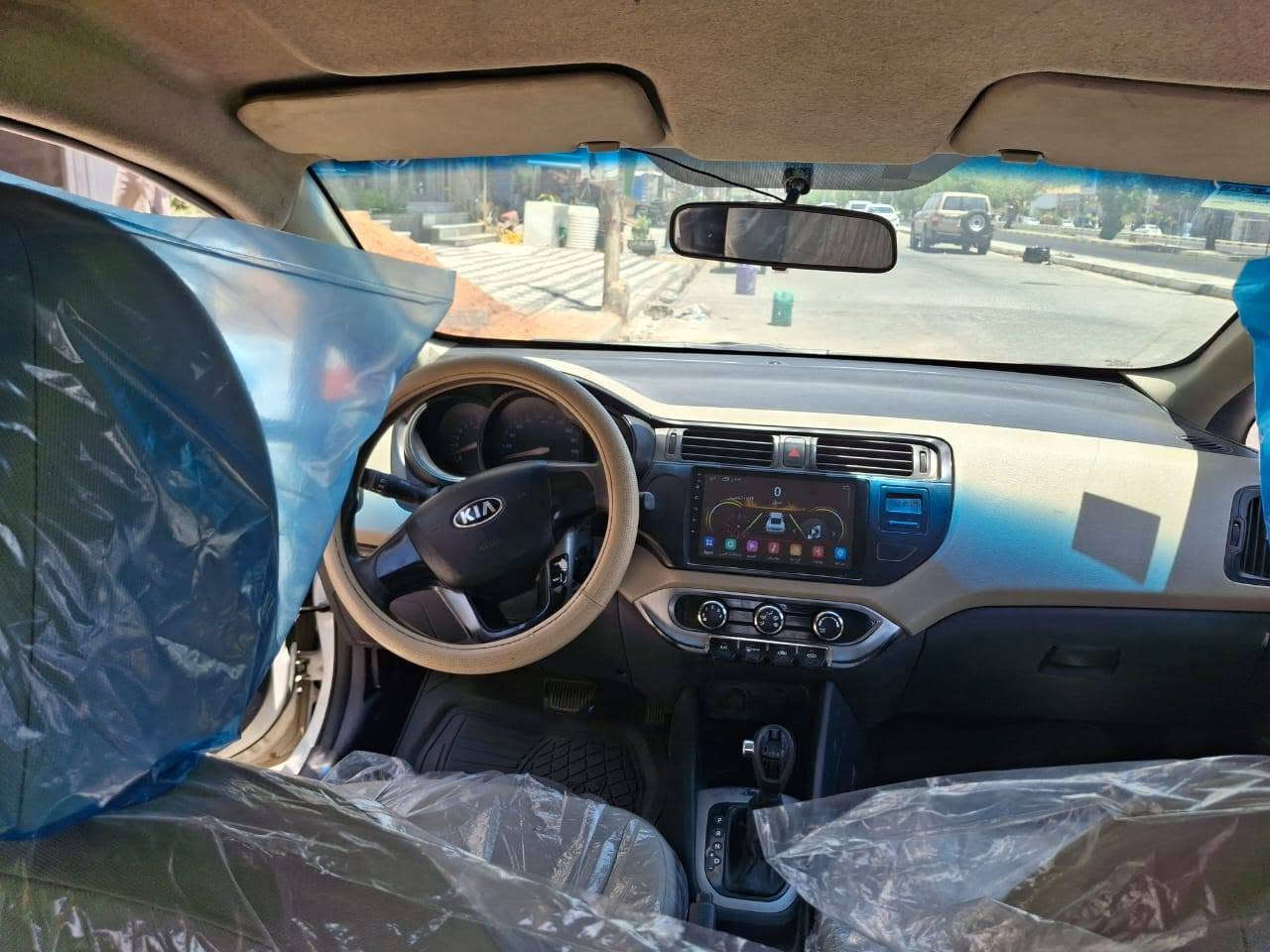 كيا ريو ١٥ للبيع
بيها صبغ 3 قطع
السيارة جاهزه من كلشي 
محرك ١٦٠٠
رقم نجف
ومكان نجف
وسعر ٧٠
***********
