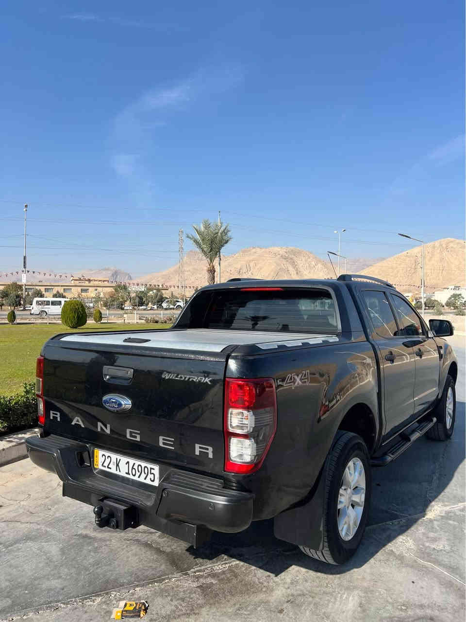 فۆرد رەنجەر ٢٠١٥  5بستن گاز گێر تۆماتیک 
دەبل ئەکسل فول مواسەفات 
گێرومەکینەو ئەسل بەسشەرت 
تەنها کەوەری کراوەتەوە 
بێ بۆیاخ تۆزێ کاڵ بونەوەی هەیە 
یەک دو بست تەحدیل
دارو بەردی بەشەرتە نمونەیە لە جوانی 
چرکەی تێدا نیە 
نرخ١٨٨ گەڵاو مە جال
شوێن ڕانیە چوارقورنە
***********
ڤایبەر وەتس ئەپ أربيل, العراق
