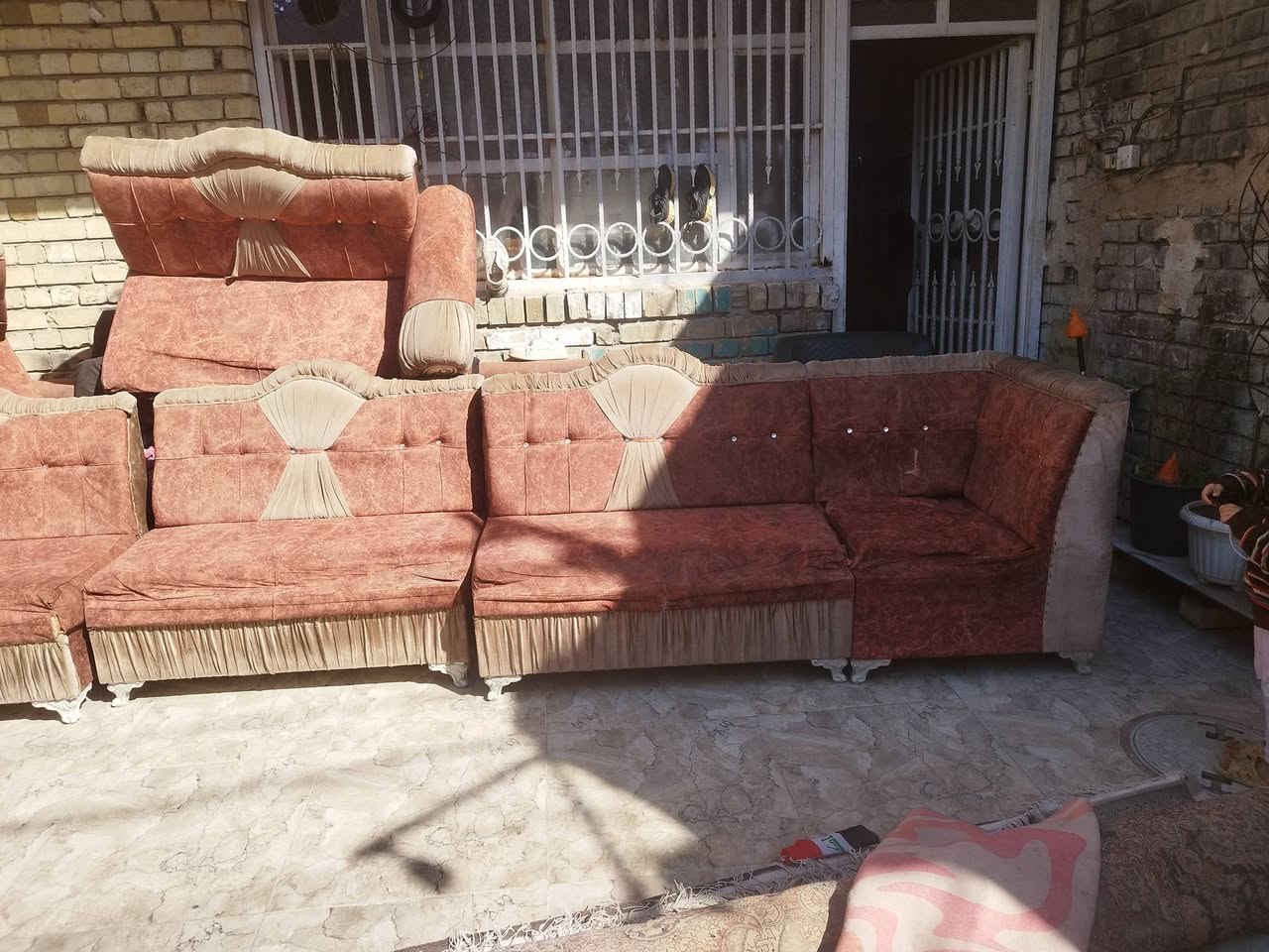 سلام عليكم تخومة ثنين للبيع 10مقاعد الاسود 150 والثاني 100 مكاني بغداد الشعب سريدات موجود على الفيس والرقم
***********
