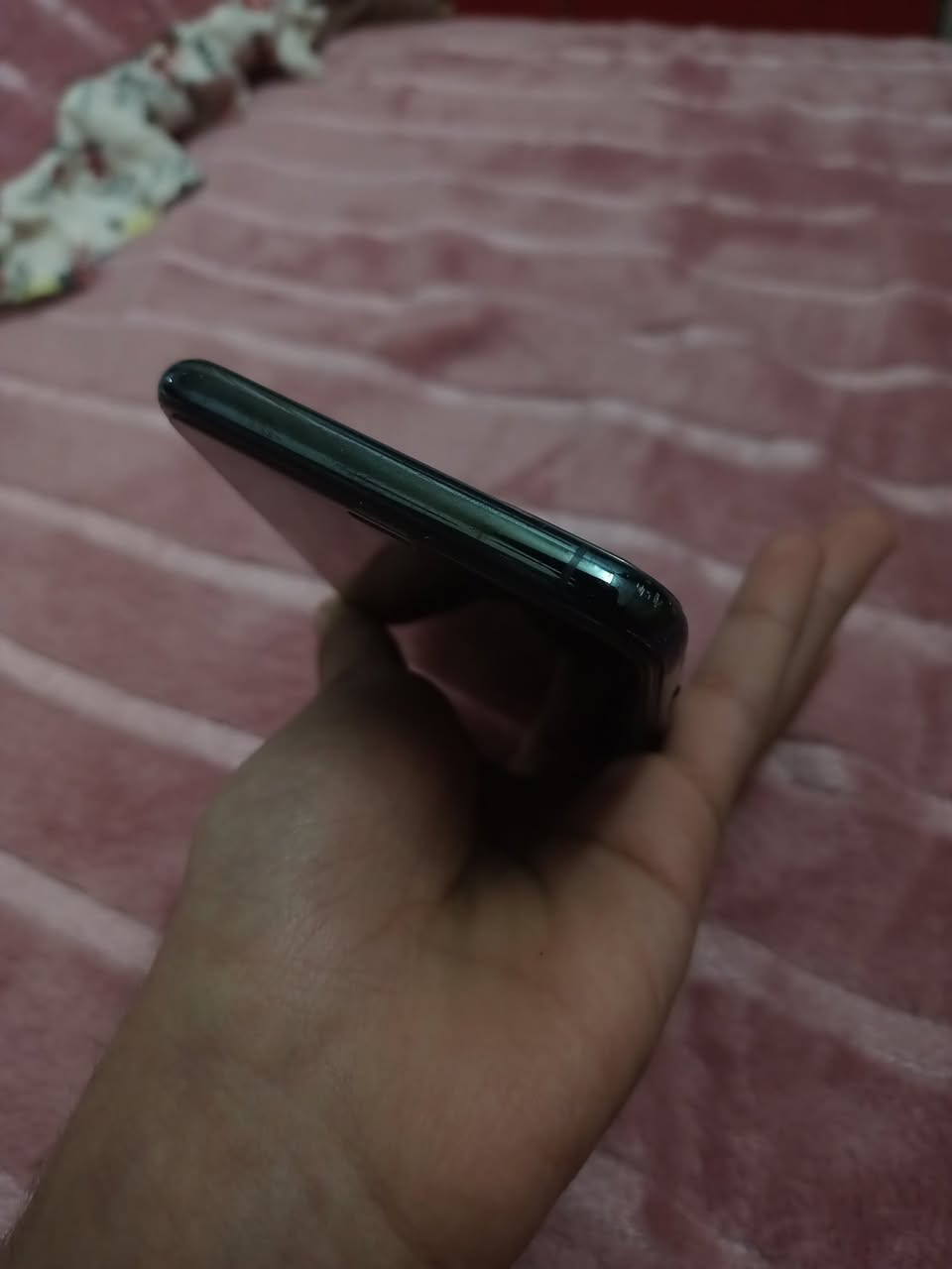 📱 : آيفون 11 برو ماكس (نظافة 95‎%‎)
الملحقات: كفر + لزكه + كيبل الاصلي 

• الموديل: iPhone 11 Pro Max.

• الذاكرة: 256 جيجابايت (سعة كبيرة).

• النموذج: M (أصلي) - نسخة يابانية.

• الشاشة: مستبدلة (أصلية تفصيخ) - الـ True Tone شغال والألوان واللمس 100%.

• البطارية: مستبدلة بأفضل نوعية بالسوق

• الحالة: نظيف جداً بنسبة 93% (وضع الشركة).

• سيم كرت: يشغل سيم كرت واحد.

💰 السعر: 340,000 دينار (بي مجال) 

وعندي مراوس انتبه !!!!

📍 المكان: البصرة - قضاء أبي الخصيب - حي العسكري.

📞 للتواصل (اتصال أو واتساب): ***********

#ايفون #ايفون_11_برو_ماكس #البصرة #ابو_الخصيب #حي_العسكري #موبايلات_البصرة #سوق_البصرة #بيع_وشراء_موبايلات #العراق #Basra #iPhone11ProMax #اجهزة_ذكية #لقطة
