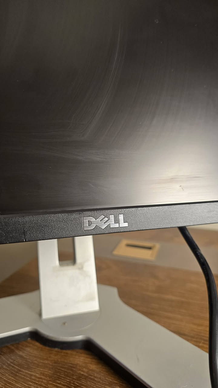 شاشة حاسبة ماركة ديل قلابة حجم 20
السعر 100 الف

للتواصل *********** وتساب
