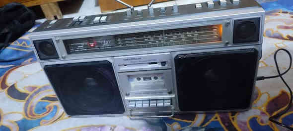 السلام عليكم اعضاء الكروب اليوم جايبلكم جهاز يونفيرسم الماني الصنع جهاز ناقص كارتون فقط خالي من العيوب راديو 4 موجات سحب ممتاز مسجل راقي صوت عالي جدا السعر والاستفسار ع الخاص او على رقم التليفون ***********
