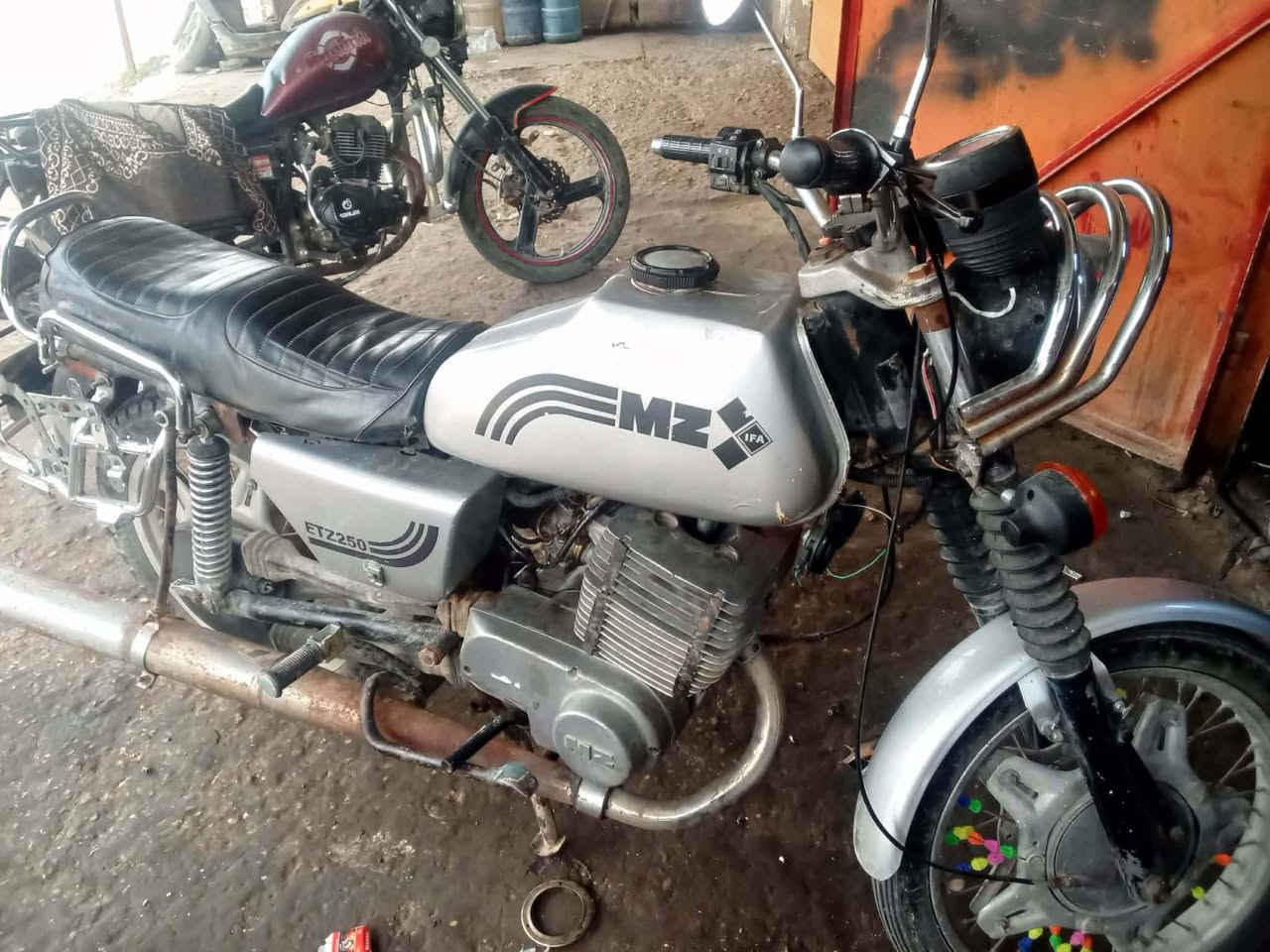 سلام عليكم ماطور ٨٢ لبيع رقم كامل مكان الانبار هاذه رقم راعيه ***********
