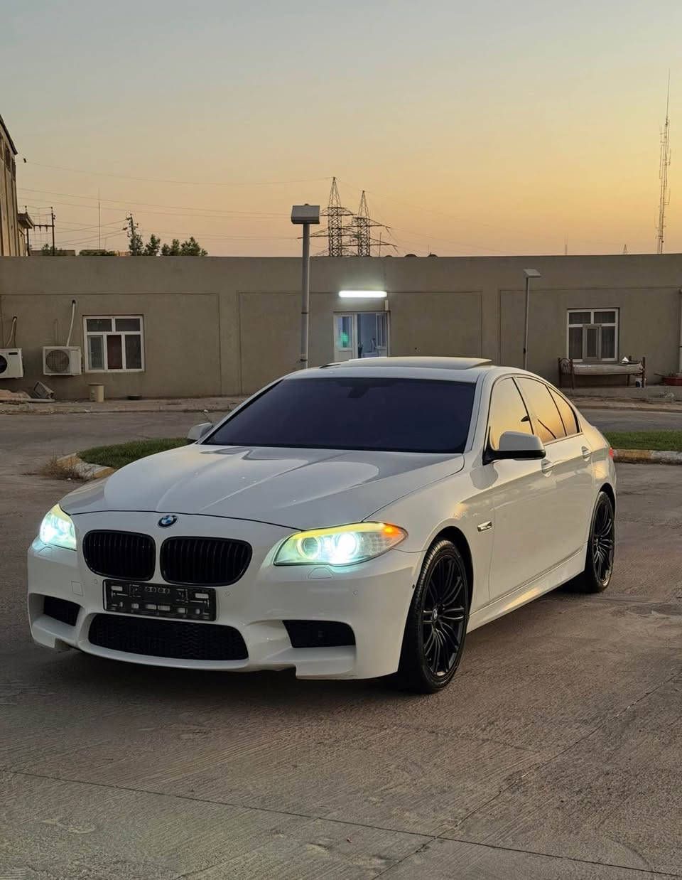 Bmw f10 m-paket
رەقەم ئەورووپی مەنەفئست ئەسلی 
‎مۆدیل ٢٠١١ مەکینە ٥٣٠ شەش پستنی نۆزل کورت مەکینە مرغوب فول فول مواسەفاتە AuTo H ناو قەیسییە سەلاید گەورەیە پینج کامیرەیە پینج پەردەیە گوشین سپۆرتە گوشین خەزن و کارەباییە سوکان خەزن و کارەباییە وە زۆر مواسەفاتی تر سیارەکە نمونەیە لە جوانی لەسەر دەقی شەریکە ماوەتەوە هەموو گیانی بەشەرتە دەحامی بۆ دەحامی بەشەرتە 
*********** شقلاوة, أربيل
