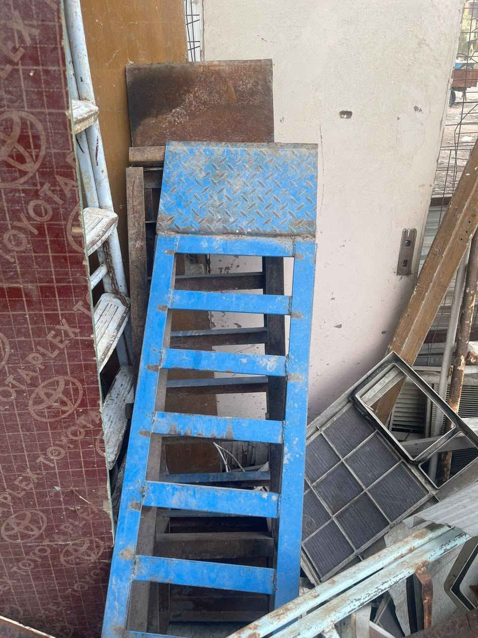 متاح  غراض بنجر كامله نظيفه للبيع في حي العامل ***********
