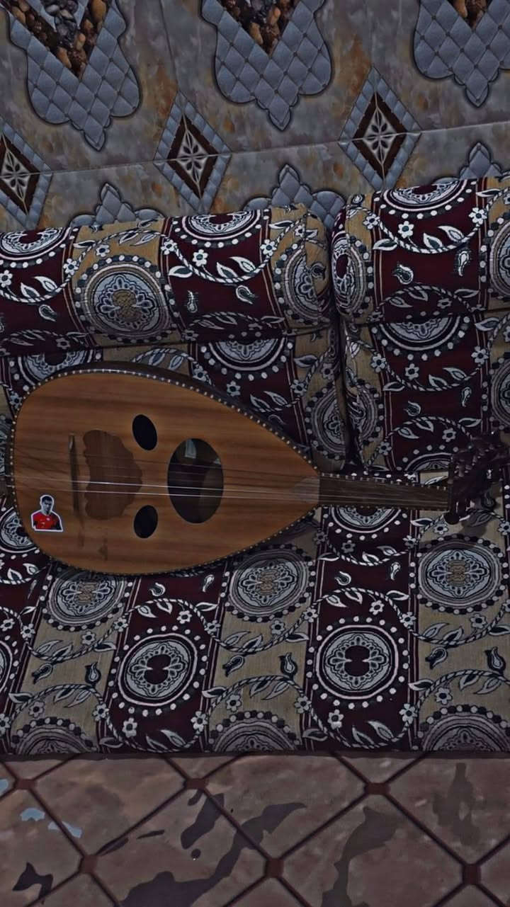 سلام عليكم عود زرياب 0سحب مديل عراقي جديد اخذته عود اتعلم عليه وما عرفتله سعره 125 مكان البصره تواصل هاتف***********
