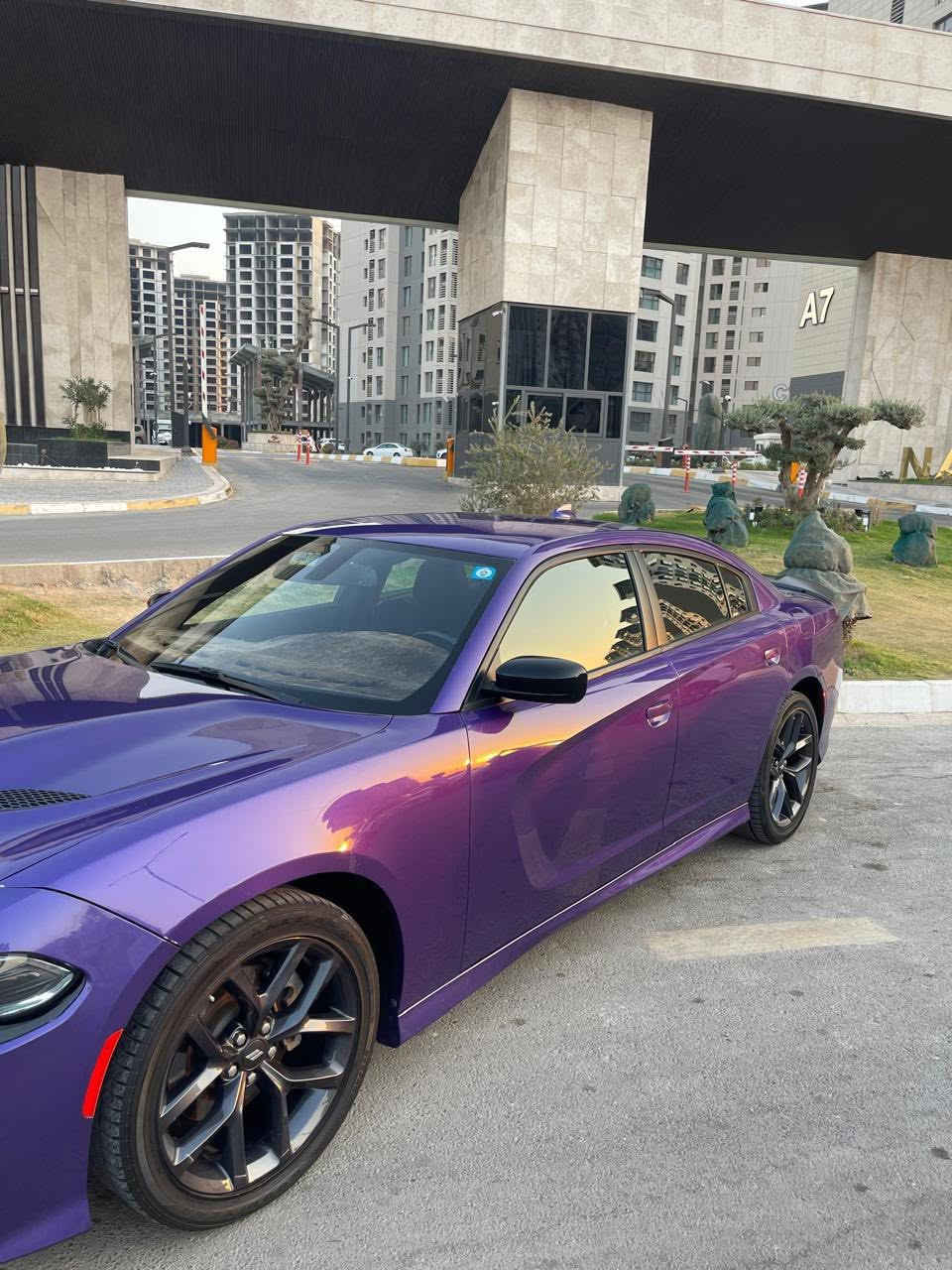 جارجر GT 2023 لون بنفسجي
ماشية 80 الف ميل 

مواصفات الGT شاشة جبيرة 
كراسي مخمل 
السيارة حادثها بنيد وجاملغ بيها تعديل بالشاصي 
مكان السيارة بغداد الدورة 
***********
