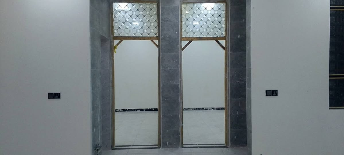 دار للبيع مساحته 150 متر 
 نظيف بناء حديث غير مسكون يحتوي على غرفتين نوم وهول ومطبخ واستقبال وصحيات داخلية وخارجية وگراچ 
⬅️ بناء حديث 
⬅️ غير مسكون 
⬅️مبني من الطابوق 
⬅️السقف صب كونكريت 
⬅️الأرضية والجدران سيراميك 
⬅️بناء درجة اولى وترتيبات
السعر//67 مليون وقابل للتفاوض 
♦️عنوان العقار♦️
كوت حي الحكيم الاولى 
شارع علاء غريب 
قريب على الكورنيش

         ***********************
للاستفسار الاتصال 
‏‪***********‬‏
