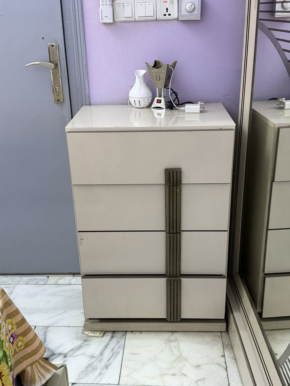 غرفة للبيع  كاملة أو اجزاء


**إذا كنت صاحب هذا الإعلان وتريد حذفه لأي سبب، رجاءا أرسل رسالة إلى الدعم الفني**