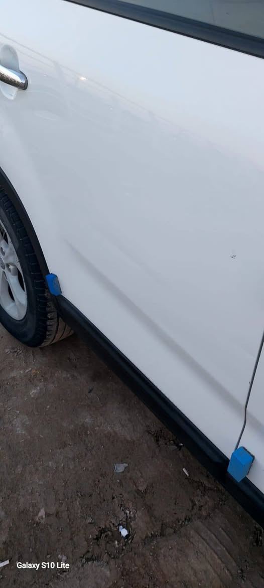 سورنتو خليجي موديل ٢٠١٤ رقم بغداد باسمي .. ٦ سلندر ..٧ راكب ..٣ قطع تبريد..كامرا.. حساس ..بيهه شخط بالباب الخلفي عكس السايق..والمحرك مفتوح كازكيت فقط والباقي كله تمام ..جاهزة من كلشي حدادية ..تبريد..تايرات...السعر ١٧٣ وبيهه مجال بسيط ...مكان السيارة بالحلة .. للاستفسار ***********
