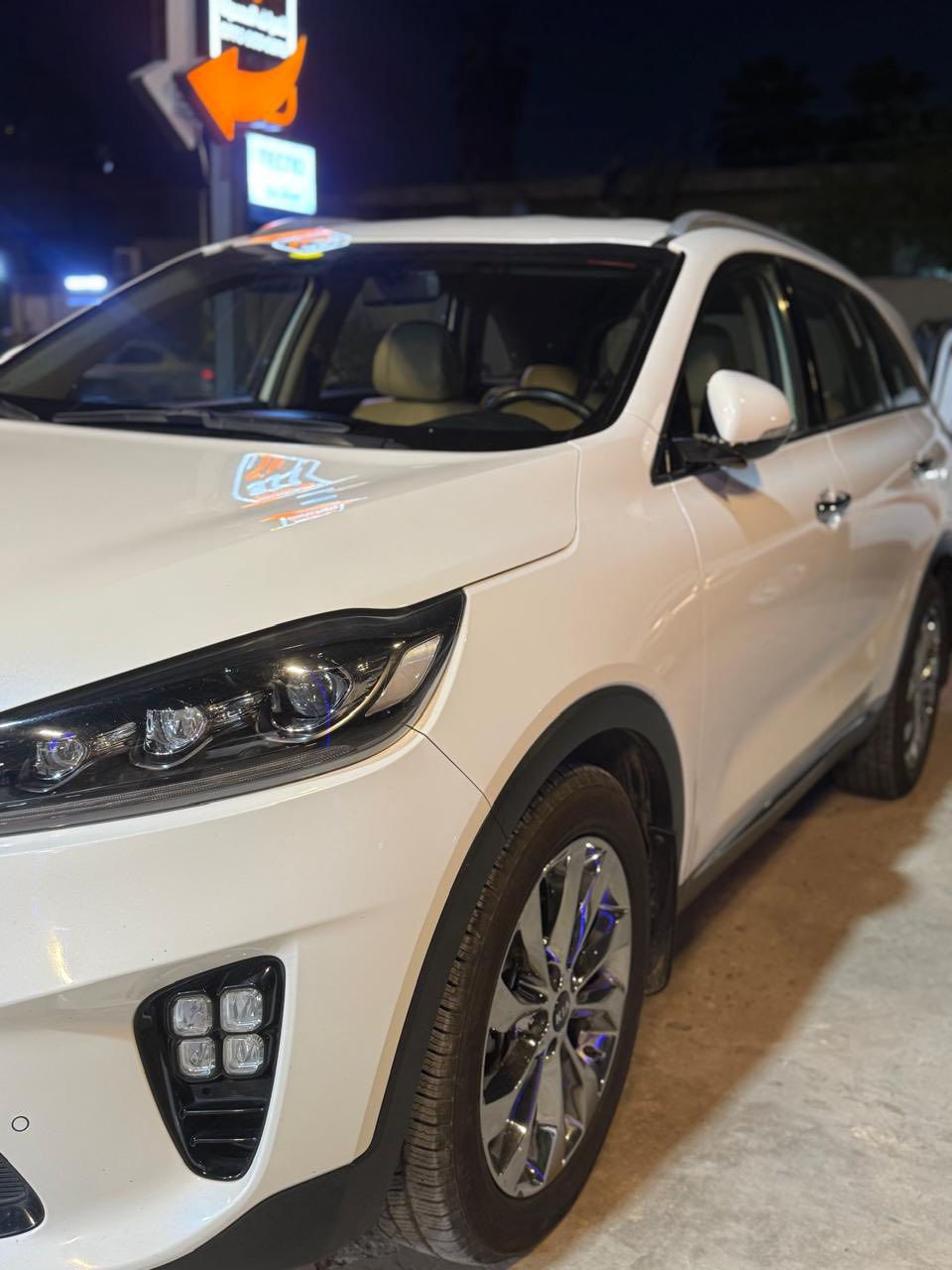 سلام عليكم للبيع سورنتو 2019 خليجي فول عدا الفتحة السيارة ماشي 119 km مكفولة عدة بارد شي بسيط حافة البنيد ول جاملغ الخلفي اقل الشبر السعر 225 مكاني الشعب قرب سوق 400
***********
