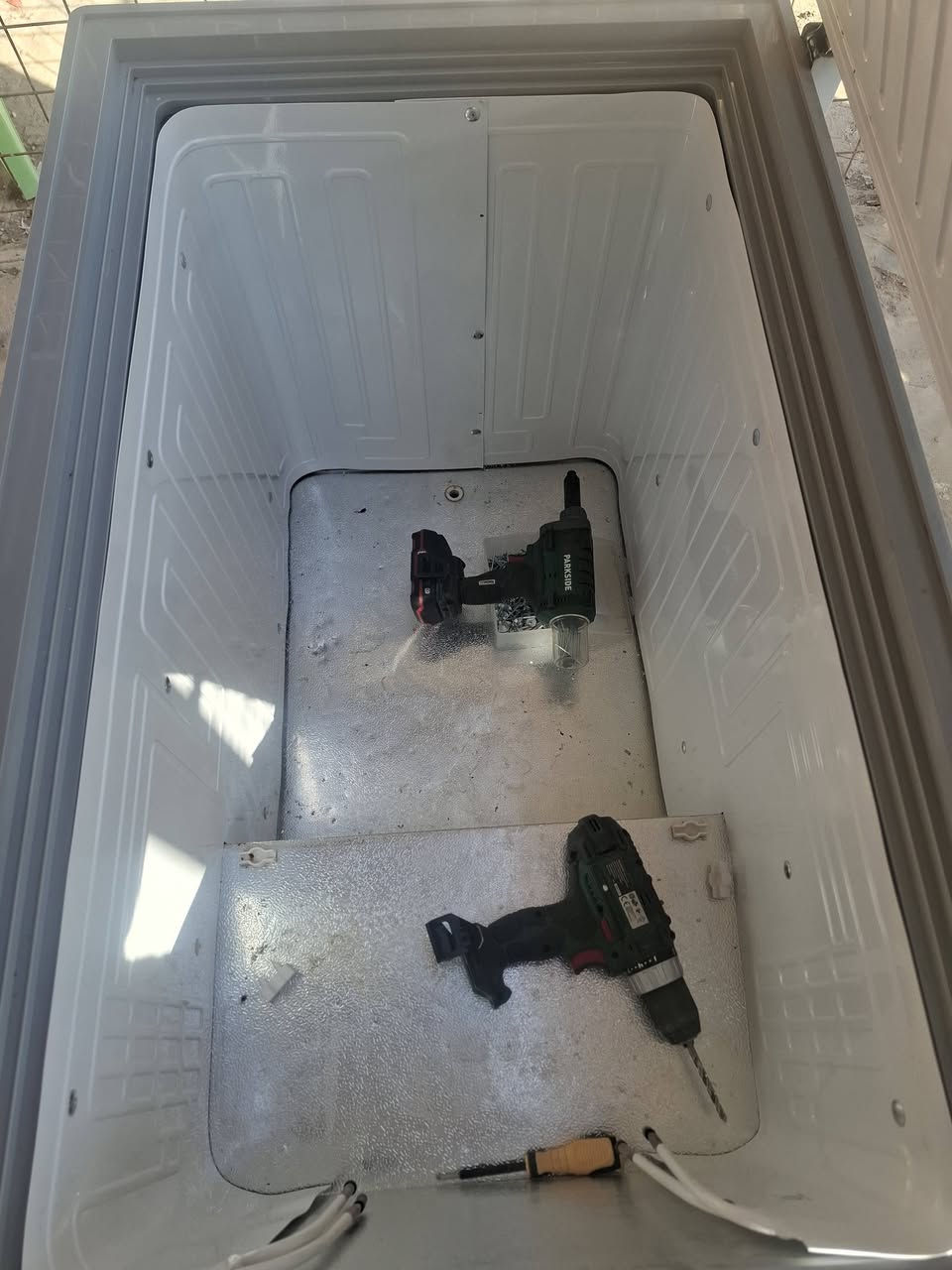 السلام عليكم ورشة وسام الطائي لصيانة كافة انواع الثلاجات والمجمدات وبرادات المحلات وشحن انواع السيارات واذا ماعندك سيارة نوصلك للبيت بأنسب الاسعار مكاني مقابيل مركز الشرطة قريب هدية ع للاستفسار الاتصار على الرقم ***********. ***********
