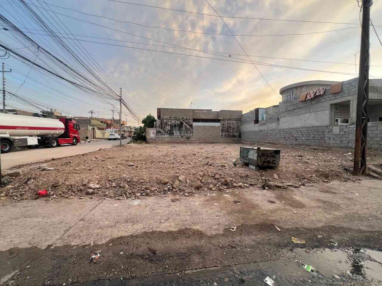 قطعة ارض ( للبيع بالقسط)حي صدام رکن شارع 15 متر شارع واسع // الشارع المؤديي الى افران الفضل
سند ملك صرف طابو الزهور
المساحة 328 متر وبيها فضلة
الواجهة 20,60
لا مانع من بيع انصاصة
يعني نكدر نبيع 3 قطع
مساحة الوحدة 109 متر واجهة 7 الا ربع تطلع 
بسعر مناسب
اكتب تم علمود السعر واذا ما دزيتلك راسلني انت مرات
انحظر او يصير زخم تحياتي للجميع 
باقي التفاصيل الاتصال بالارقام
***********
***********
