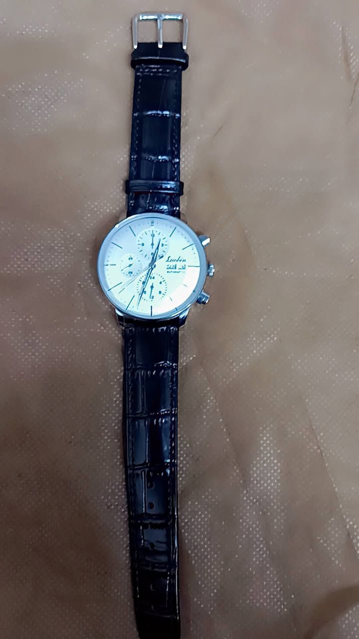 السلام علیكم..
مزاد... مزاد يبدي من 40 الف..
ساعة يد ميكانيكية من طراز Luobin.
المواصفات -

١- مكينة كشف اوتوماتيك 

٢-مقاومة للماء حتى عمق 30 متر

٣-لامينوس اميال وعقارب

٤-منفذ عرض التاريخ واليوم 

٥- القطر 42


**إذا كنت صاحب هذا الإعلان وتريد حذفه لأي سبب، رجاءا أرسل رسالة إلى الدعم الفني**