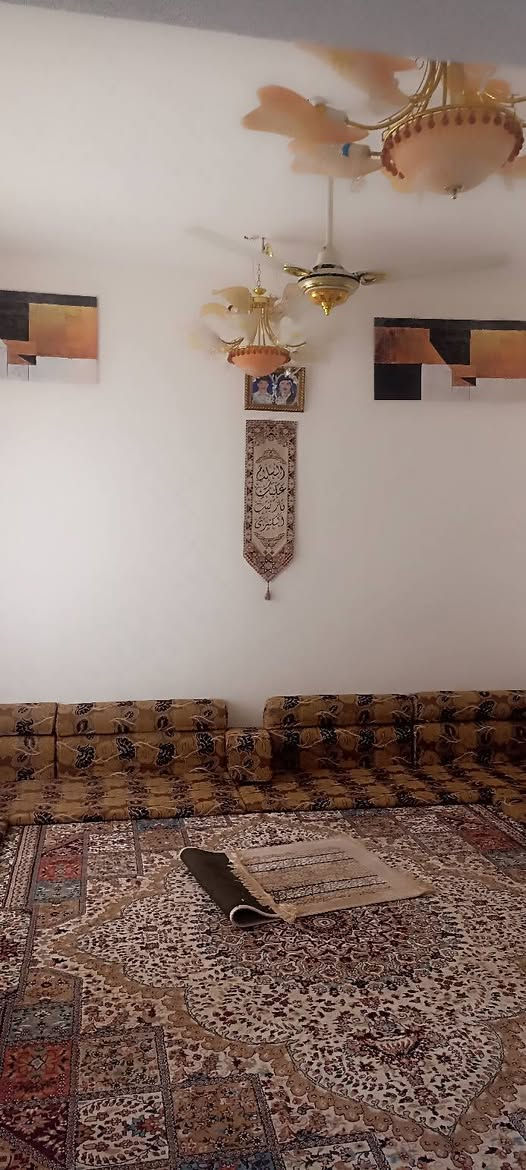بيت للبيع مساحة 200م 
حي الوفاء قرب المستوصف
 مقابل فرع معهد الفنون الجميلة 
يحتوي على 4 غرف نوم 
الهاتف ***********
ملاحظة الاستفسار ع رقم فقط
