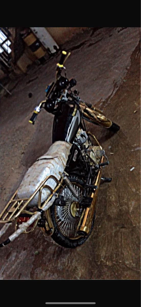 نامي پرو بو فروشتن وةجبة يةك سعري (٢٦٠)مةعملةيكي برايانةبةشةرتي قوةت كامل تاقم كارةباي ايشةكات پاتري تازةية گيجو لايت مةزبوت مةكينةكةي بةشةرت ماشالله زور بةقةوتة سالانساي سةوت رةقي بيلادي لةسةرة بئ سةريشةية 
لاشةو مةكينةو هةمو گياني بةشةرت هةموو شتيكم نوسيوة 
شوين سليماني 
***********
ادمين گيان وةري بگرة السليمانية, العراق
