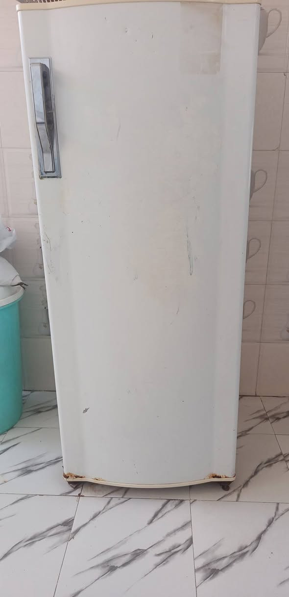 ثلاجه للبيع كريازي
‏‪***********‬‏
