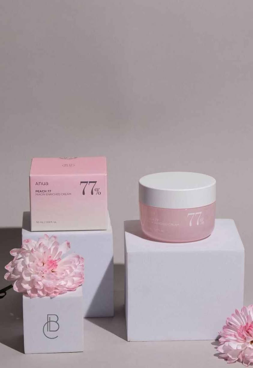 ✨ كريم الخوخ والنياسيناميد من أنوا (Anua Peach 77 Niacin Enriched Cream). كريم مرطب بتركيبة جل خفيفة 

✅ الفوائد الرئيسية:-
✔️ خلاصة الخوخ (77%): تعمل على ترطيب البشرة الجافة بعمق واستعادة حيويتها.
✔️ النياسيناميد: يساعد في تفتيح البشرة، توحيد لونها، وتقليل مظهر البقع الداكنة والتصبغات.
✔️ يحتوي على السيراميد، الكولاجين، والبانثينول لتقوية حاجز البشرة الواقي وتعزيز مرونتها.
✔️ يعمل على تنعيم البشرة وتقليل الخشونة للحصول على مظهر "بشرة الخوخ" الندية
✔ يعمل النياسيناميد (5%) على تقليل التصبغات والبقع الداكنة، مما يمنح البشرة إشراقة طبيعية.
✔ مستخلص الخوخ الغني بمضادات الأكسدة يوفر ترطيبًا طويل الأمد للبشرة الجافة والمتعبة.
✔  يعزز من مرونة البشرة ويقلل من ظهور الخطوط الدقيقة، مما يجعلها أكثر نضارة.
✔ يحتوي على مكونات مهدئة تقلل من التهيج، مما يجعله مناسبًا للبشرة الحساسة.
✔ لا يترك طبقة دهنية، 
🚘 يوجد خدمة توصيل لجميع محافظات العراق بغداد, العراق


**إذا كنت صاحب هذا الإعلان وتريد حذفه لأي سبب، رجاءا أرسل رسالة إلى الدعم الفني**