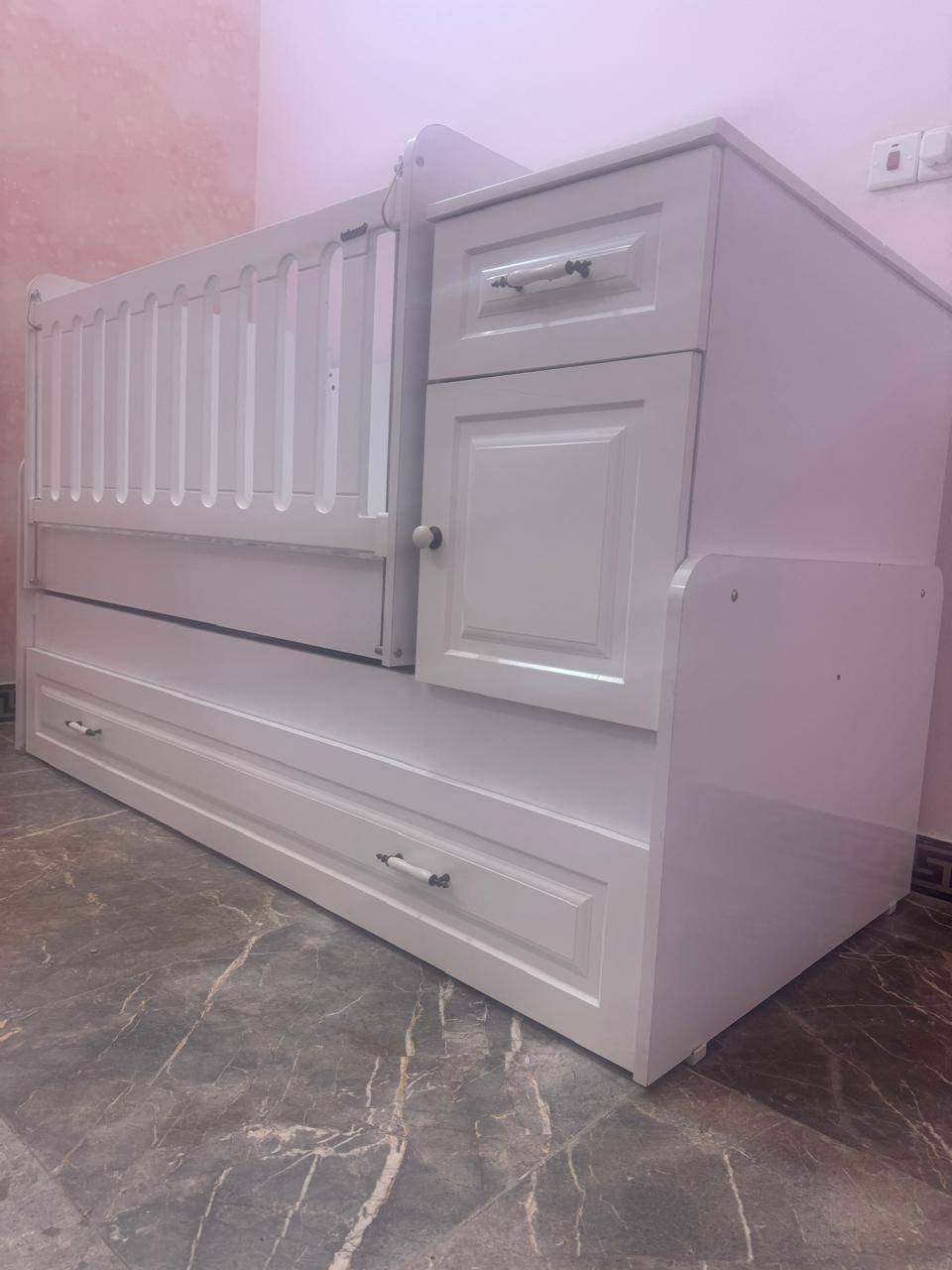 غرفة أطفال تركي ثقيل استعمال نظيف جدا للبيع بسعر 750 قبل فتره مشتريها مليون ونص. العنوان البصره /حي الكفاءات /(***********)
