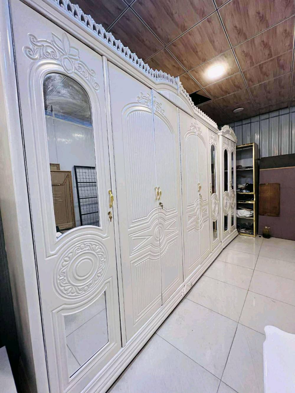 غرفة. عراقي. صاج تصميم. تركي.  شغل ثقيل. كوالتي  عالي. نضام ابواب   مليون و200 بس واصل. كول. مناطق بغداد