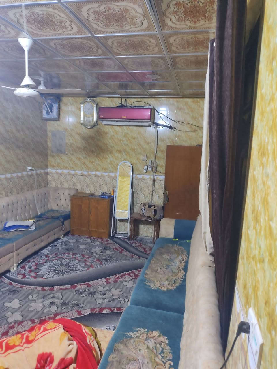 بيت 100م طابقين للبيع في حي الميلاد شارع 20 منطقة
44 الطابق الاول استقبال+غرفة نوم+مطبخ+صاله+حمامين داخلي وخارجي +سقوف ثانويه الطابق الثاني 2 غرفتين نوم+وصاله +بلكونه +صطح+تشاريف السعر
80 بيه مجال الاتصال على هذا
*********** بيه وتساب
ملاحظه قرب المدارس @
