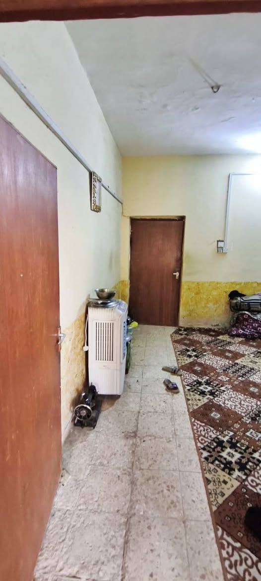 السلام عليكم
بيت للبيع بحي اريدو 200 متر رابع بيت عن الشارع السايدين مال مستشفى المعوقين قرب الوكيل دويج وملعب اريدو  يحتوي على ثلاث غرف ثنين فوگ وحدة جوة ومطبخ استقبال هول الطابق الفوك معزول بدرج سعر البيت 195 وبي مجال للشراي أي استفسار ***********
