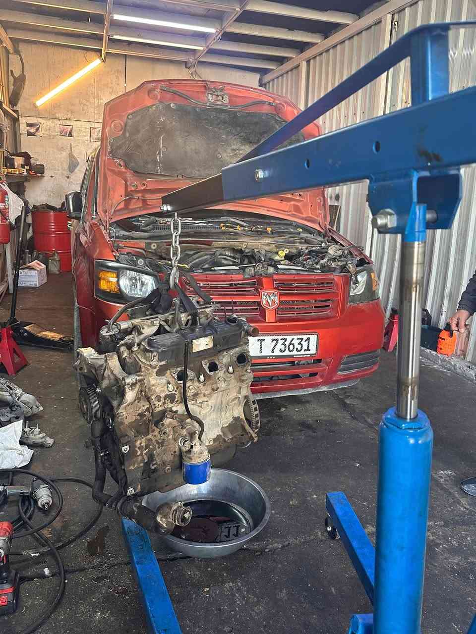 صباح الخير اخوتي تم وبعون الله تبديل محرك 3300 وتبديل كير كرفان 17 وتبديل داينمو وفيشةمروحه خدمات رضاوي الربيعي شارع الضلال قرب تقاطع معارض النهضه  ***********
