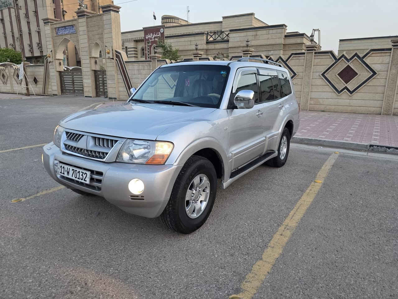 السلام عليكم باجيرو موديل 2003 محرك وكير جدد حداديه جديده تخم تاير جديد تبريد ثلج 3 قطع سبعه راكب   سياره جاهزه مابيه كل نقص بيه صبغ مكانات ابيع حزام السعر 77 وبيه مجال مكاني كربلاء  بيع او مراوس للاتصال ***********
