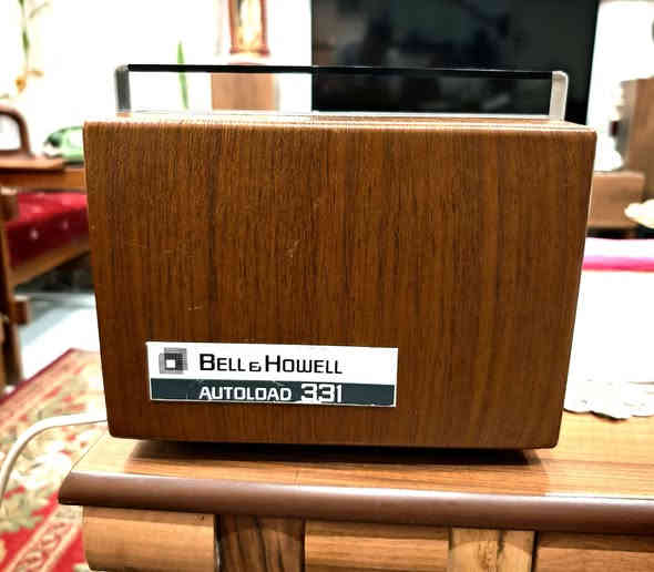 عارضة سينما ايطالية 8 ملم  الصنع نظافة 95% السعر 65 الف مع التوصيل  للاستفسار الاتصال على الواتساب *********** العنوان بغداد المشتل
