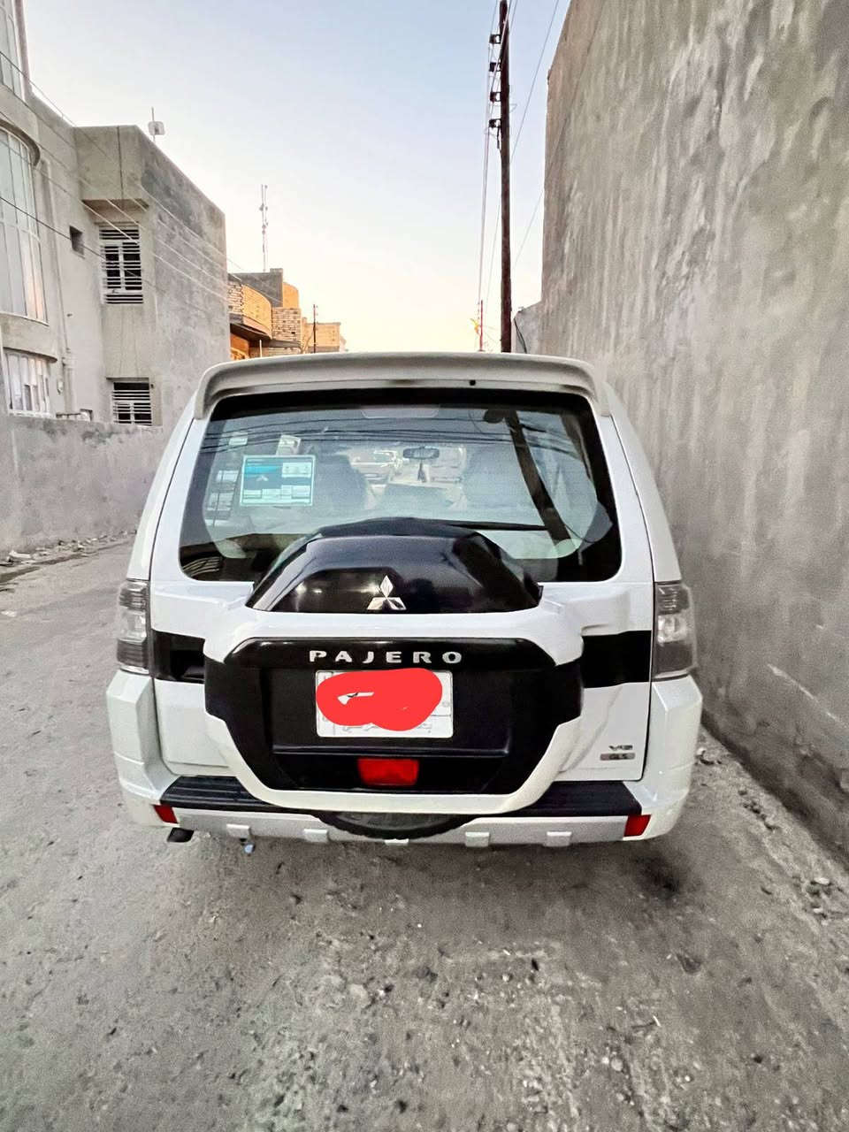 سلام عليكم باجيرو حبتور موديل 2015 ماشية 97الف 
بيهة تكحيل بلجاملغ اليسر +بارد بلبنيد علكد اصبع 
موصفاتهة 1/1محرك 3500بدون اي نقص السيارة 
تحويل موباشر السعر 185وبيهة مجال حك الجية 
***********/***********
