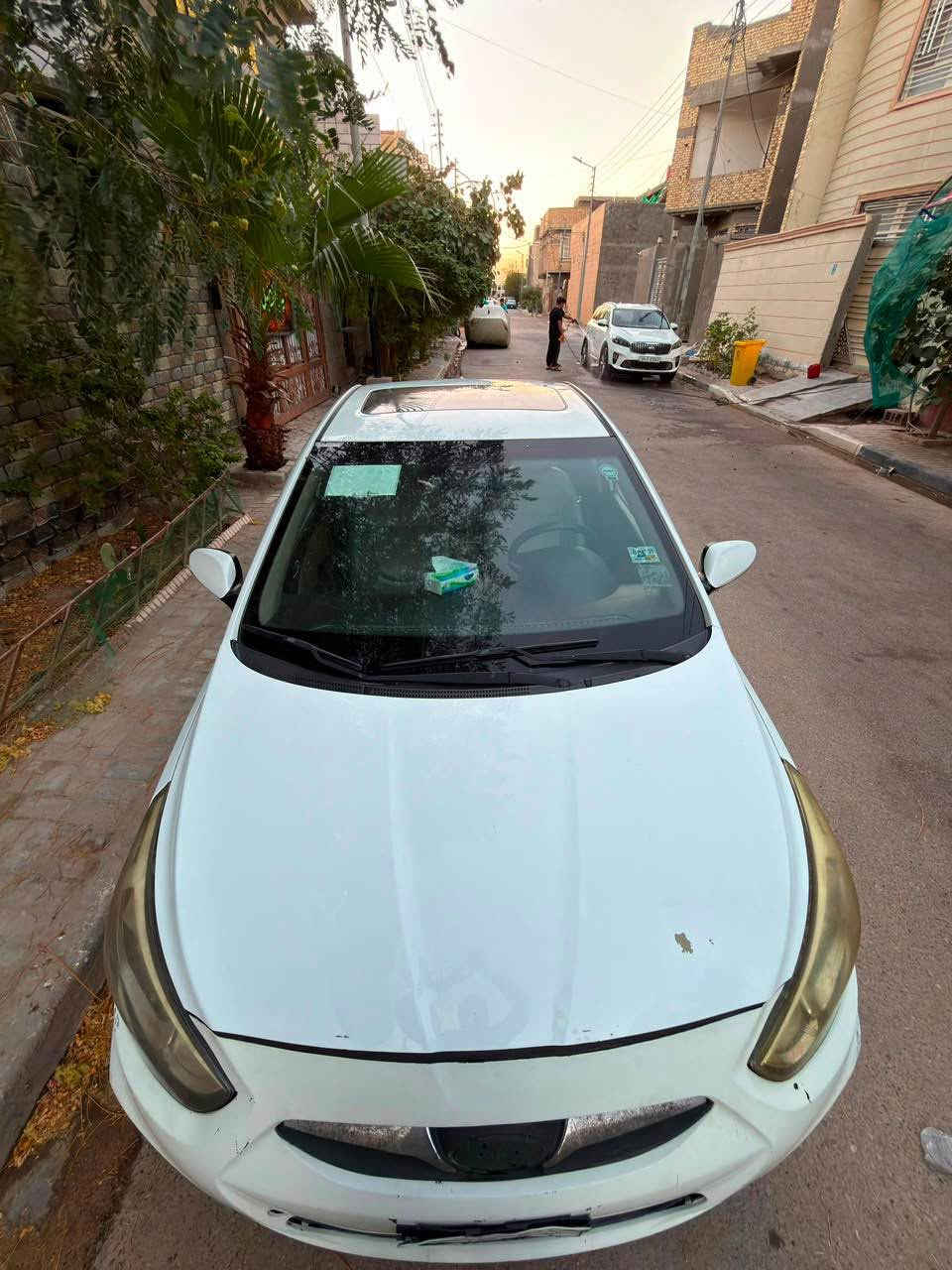 السلام عليكم
سيارة هونداي اكسنت 2017 خليجي ماشية 165 الف 
تبريد خير من الله فول محرك 1600 
سنوية ما منتهية 
المواصفات 
حساس امامي خلفي 
شاشة دواره 
فتحة " تنتة " 
كشنات جلد 
الفحص مرفوق بالصور
السعر 90 ورقة وبيه مجال 
الرقم ***********
العنوان : محافظة البصرة - ياسين خريبط البصرة, العراق
