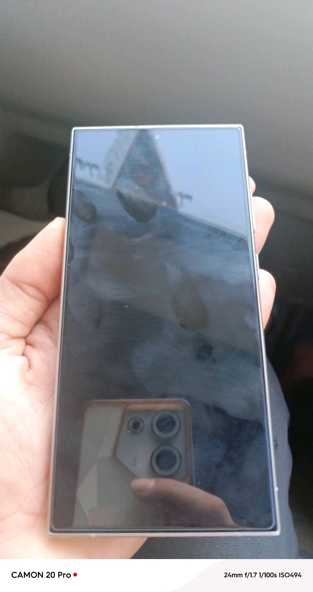 اس24الترا بدون كارتون فقط شاحنه 45واط الاصليه تلفون مابي اي خلل جديد ونضيف الامن الداخلي