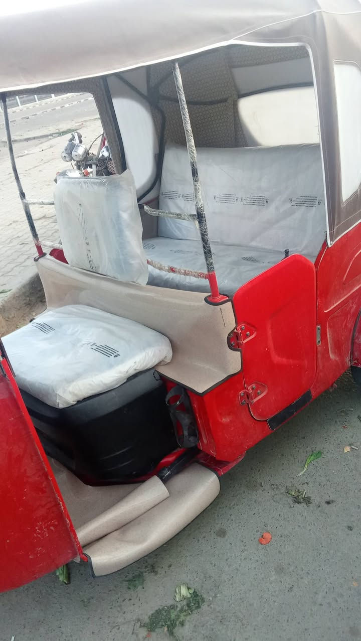 السلام عليكم تكتك للبيع موديل 22 اوراق باسمي سعرها 7700 وبيها مجال الاتصال***********
