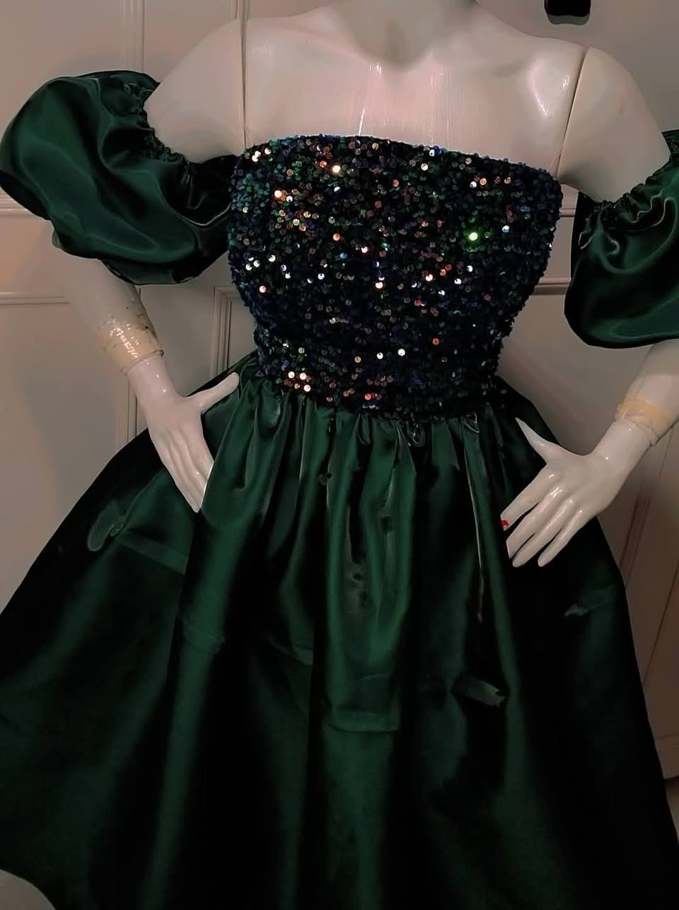 اللهم صل ع محمد وال محمد 
✨  تصميم وخياطة مروشة ✨
نحوّل القماش إلى أناقة تليق بكِ 👗
✂️ تفصيل وخياطة حسب الطلب والمقاس
🪡 دقة واهتمام بالتفاصيل
📍 خاجية – شارع 40
📱 واتساب: ***********
