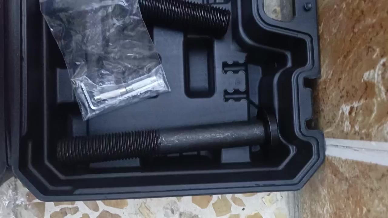 سلام عليكم من رخصه الادمن عندي هاذه الجك يشتغل على جداحه السياره ويشتغل على الباتري مباشر جميع أنواع السيارات قطعه اتخبل ***********واتس فقط سعر ٨٠الف مع هديه أرضيات سياره جلد جوكر
