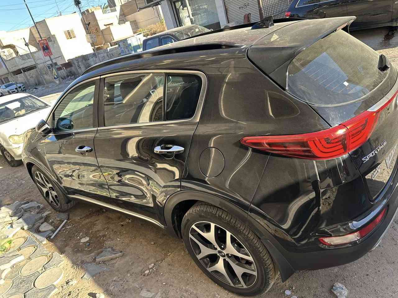 السلام عليكم مرخصت الادمن سبورتج 2018 خليجي مواصفات ايراني gt lien السياره فول مواصفات بيه بارد شبر ب باب وشبر ب جاملغ سياره ماشية 100 الف فول لفول لسياره السعر 170 وبيه مجال بسيط ***********
