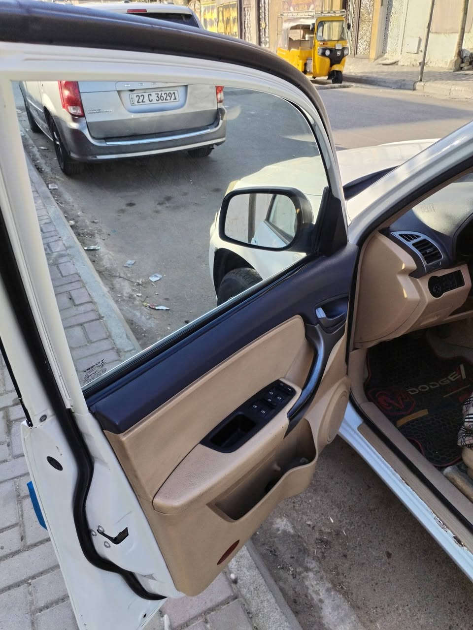السلام عليكم
سيارة تيكو موديل ١٤ للبيع
كير ميكانيكي المرغوب
محرك ٢٠٠٠ بي تنقيص
السنوية بأسمي تحويل مباشر
صدر امامي جديد بيها
مكان السيارة مدينة الصدر
رقمها كربلاء مشروع وطني تحويل باي مكان
السعر 55$ بيع مستعجل وبيها مجال بسيط
للاستفسار الاتصال على الرقم ***********
