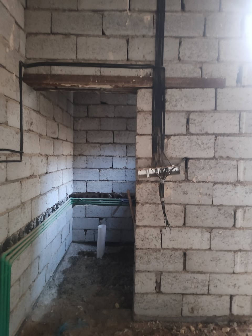 بيت للبيع مساحه 108متر بناء مرتب مطبخ وبراني وصاله وغرفه وحمام داخلي ومنور وتواليت خارجي مكانه علوة الفحل منطقة العبيديه قرب شارع الفلل صورة العباس ع
سعره 22 وبي مجال ويرهم اقصاد حسب الاتفاق
***********
